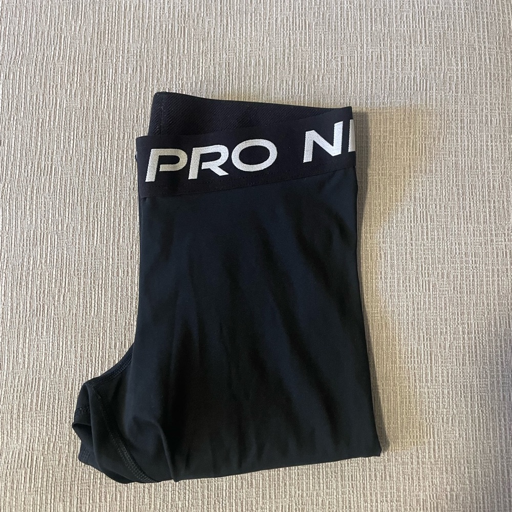 women’s medium nike pro leggings